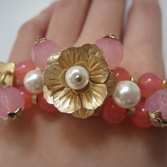 Pearl and Butterfly Garden Bead Stretch Bracelet - Picture 3 of 5